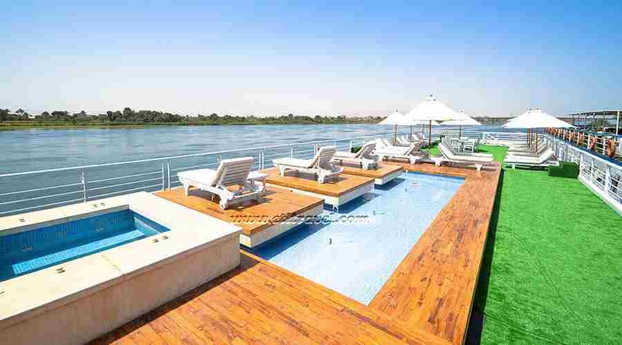 Salima Nile cruise