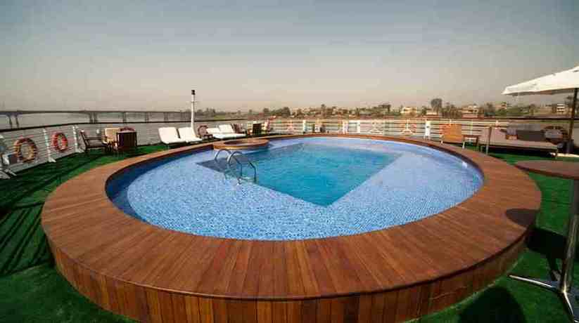 Farah Nile cruise