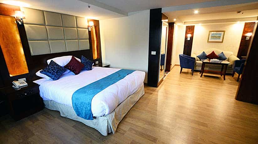 Blue Shadow II Royal suite