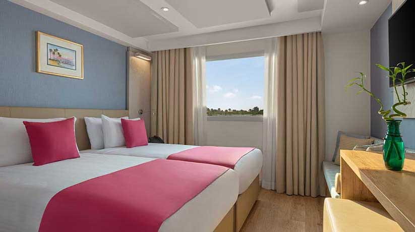 Crown Vision twin cabin