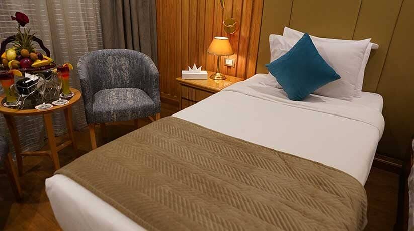 A Sara cruise single cabin