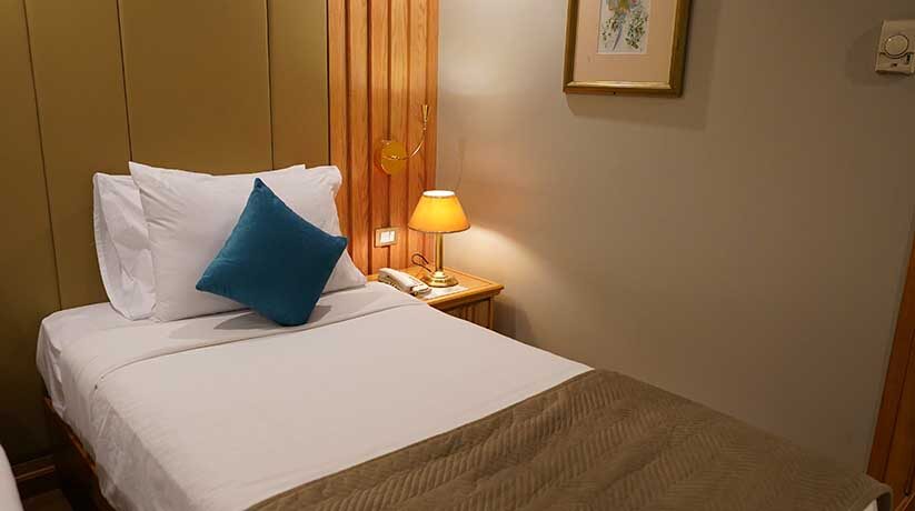 A Sara cruise single cabin